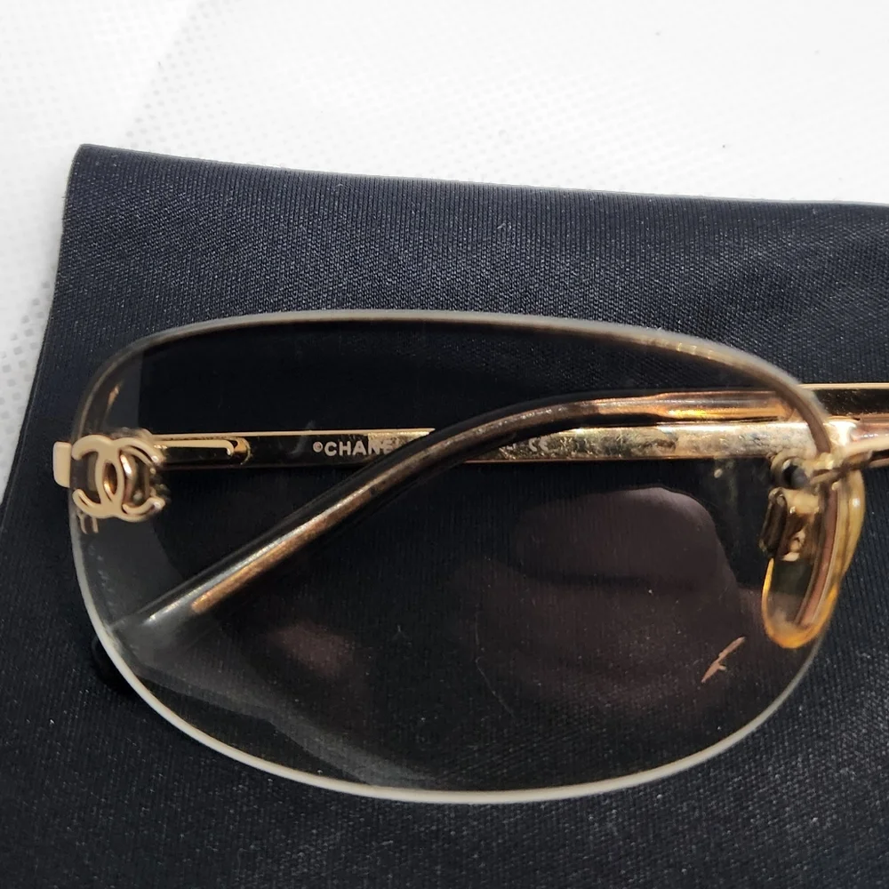 Chanel Sunglasses in pristine condition, exhibiting no blemishes. Model CH4099 - Picture 12 of 13